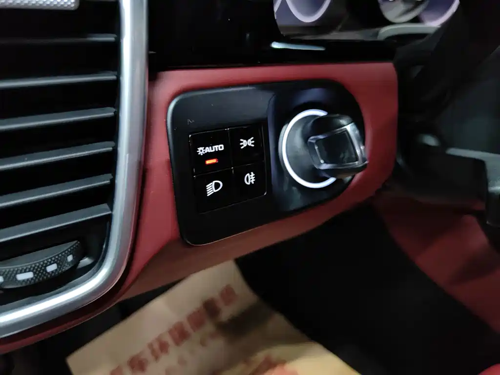 Porsche Cayenne — миниатюра 15