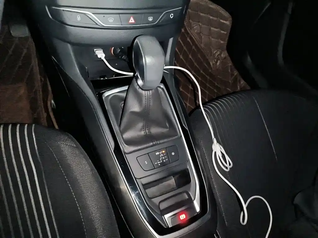Peugeot 408 — миниатюра 7