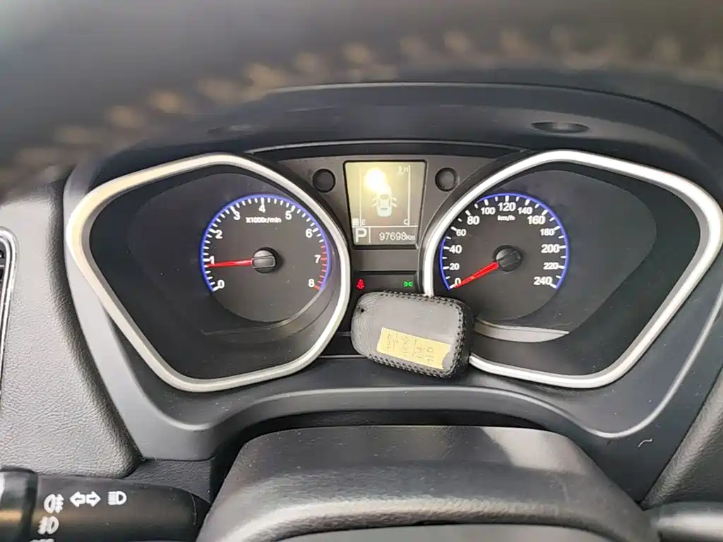 Geely Haoqing SUV — миниатюра 12