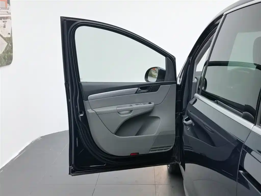 Volkswagen Xia 2016 380TSI 7 мест