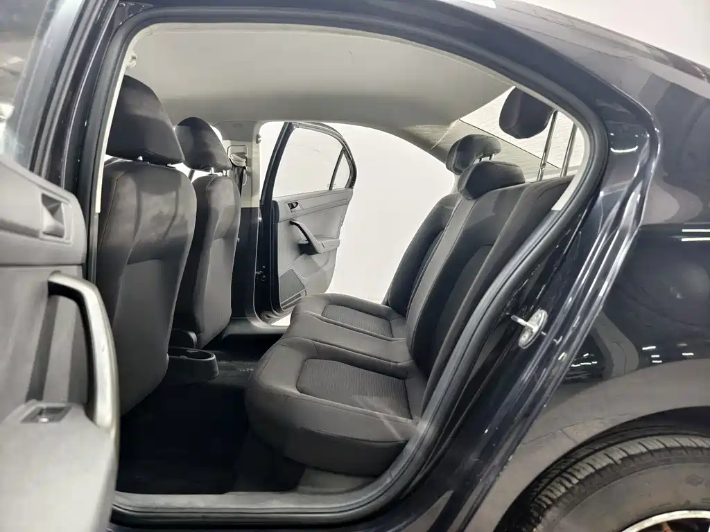Volkswagen Santana — миниатюра 12