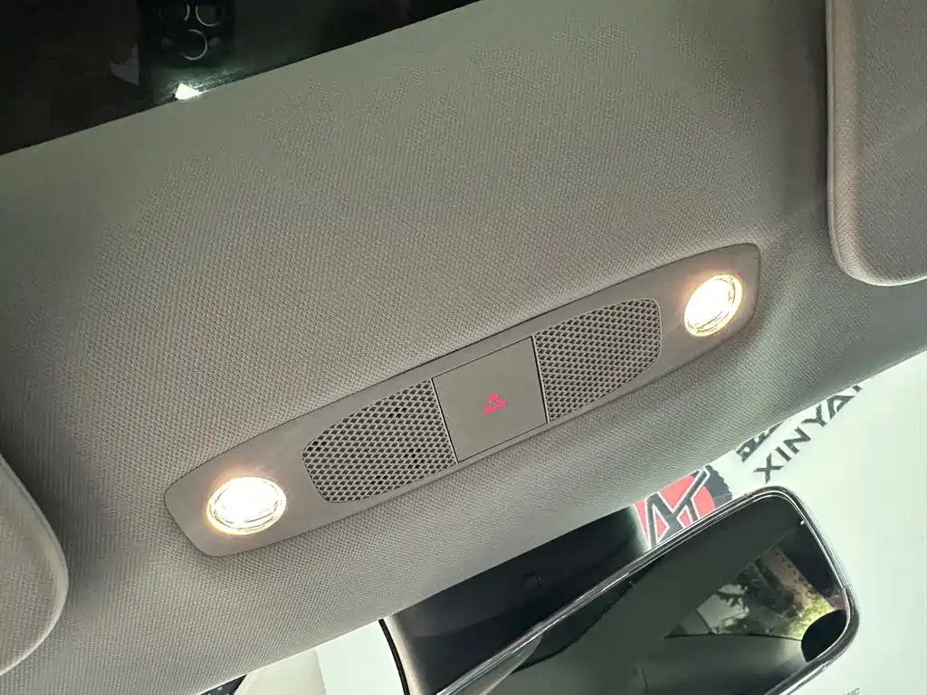 Tesla Model 3 — миниатюра 13