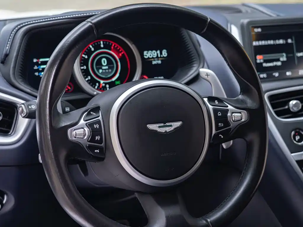 Aston Martin DB11 — миниатюра 14
