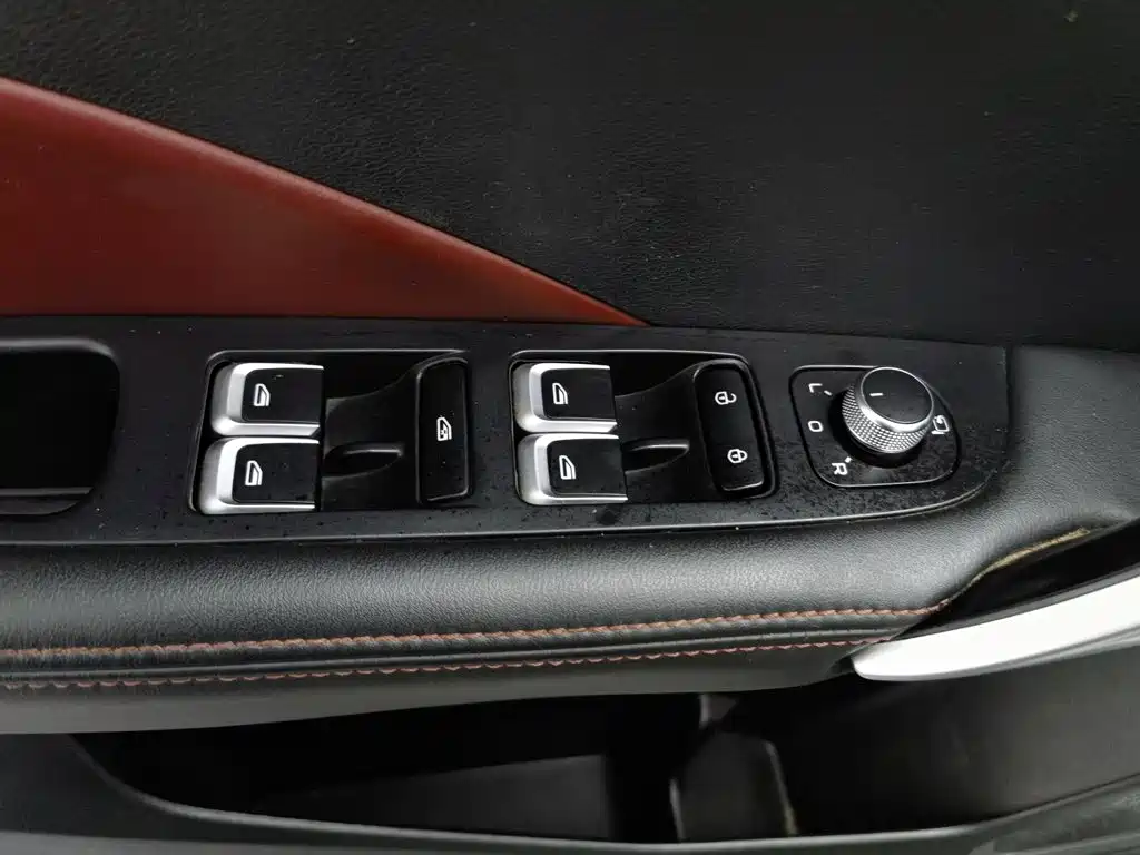 Geely Binyue — миниатюра 9