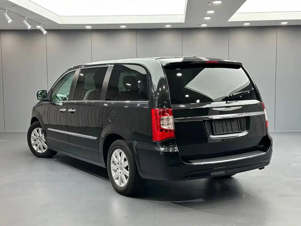 Chrysler Grand Voyager (Import) — миниатюра 6
