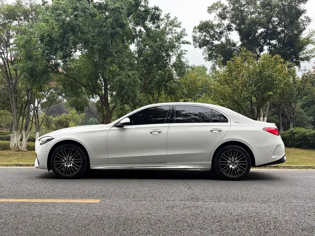 Mercedes-Benz C-Class — миниатюра 8
