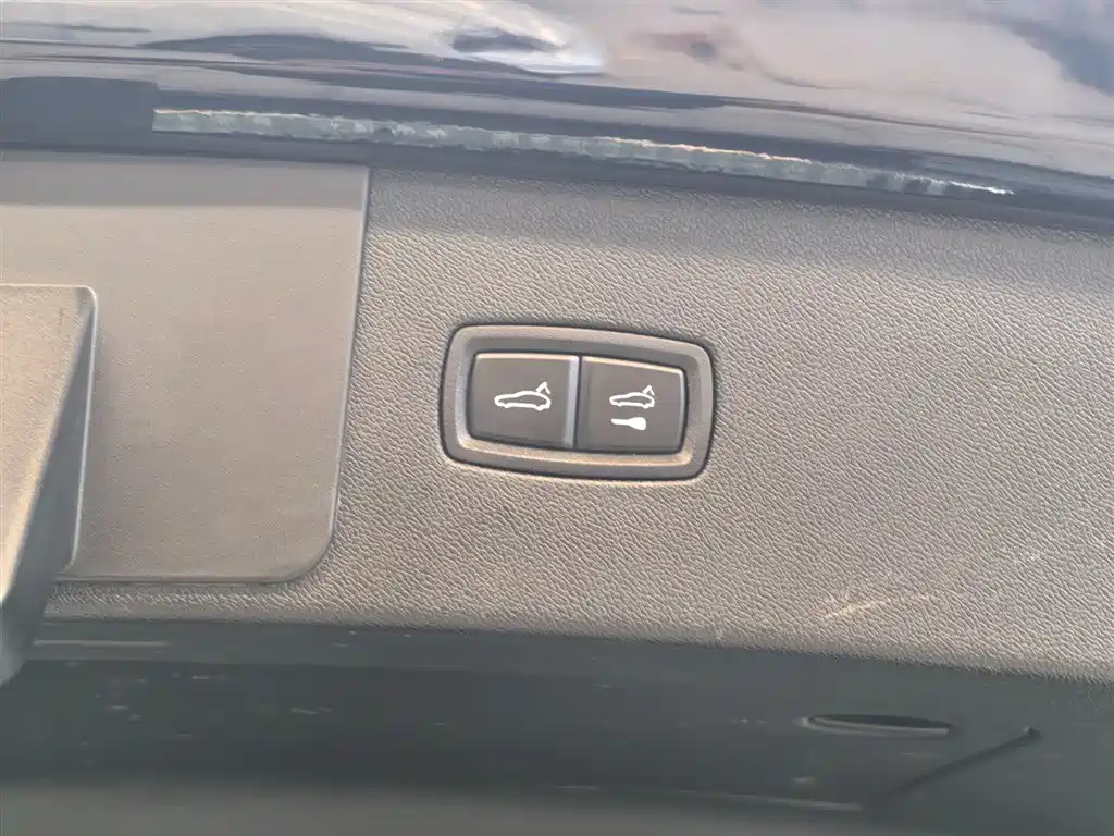 Porsche Cayenne — миниатюра 17