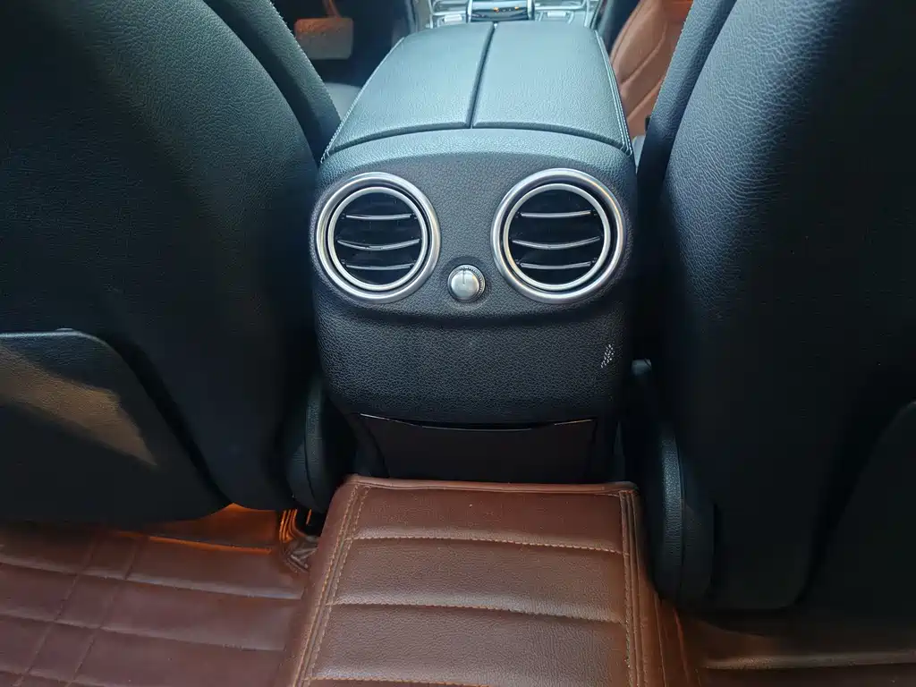 Mercedes-Benz C-Class — миниатюра 20