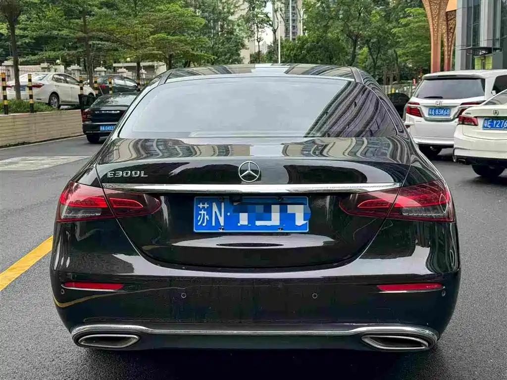 Mercedes-Benz E-Class — миниатюра 5