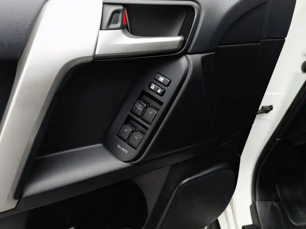 Toyota Prado — миниатюра 9