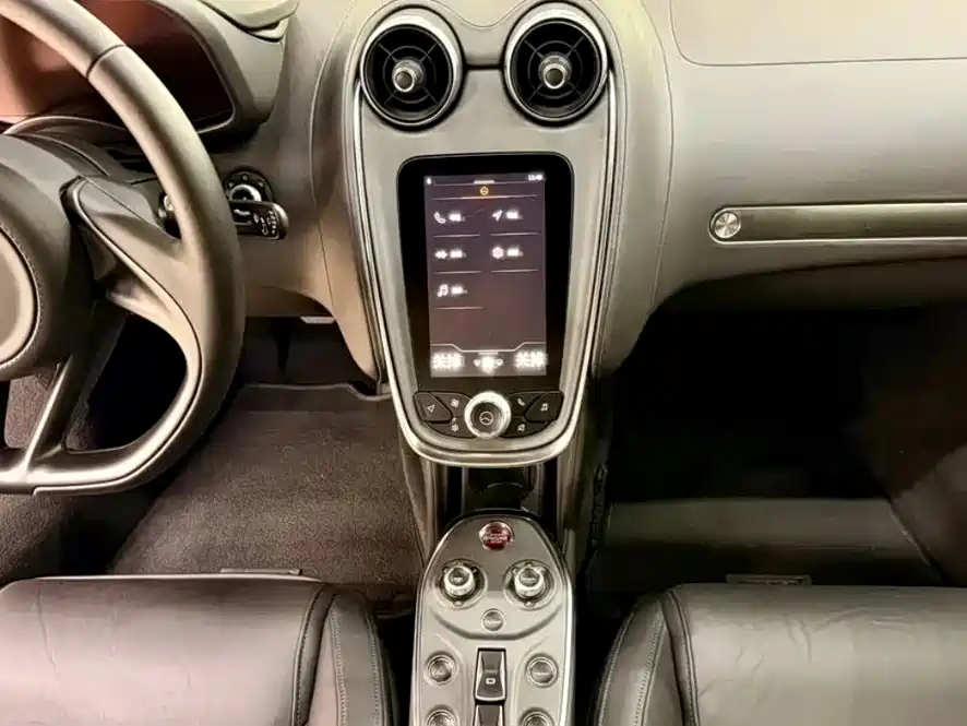 McLaren GT — миниатюра 9