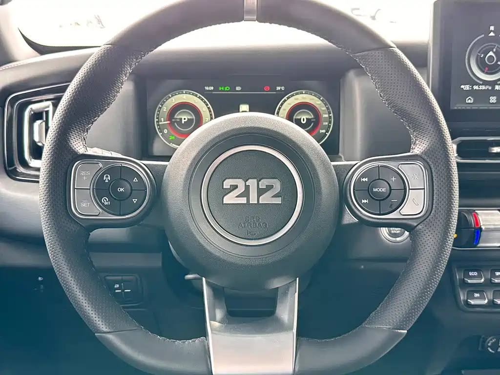 212 212 T01 — миниатюра 15