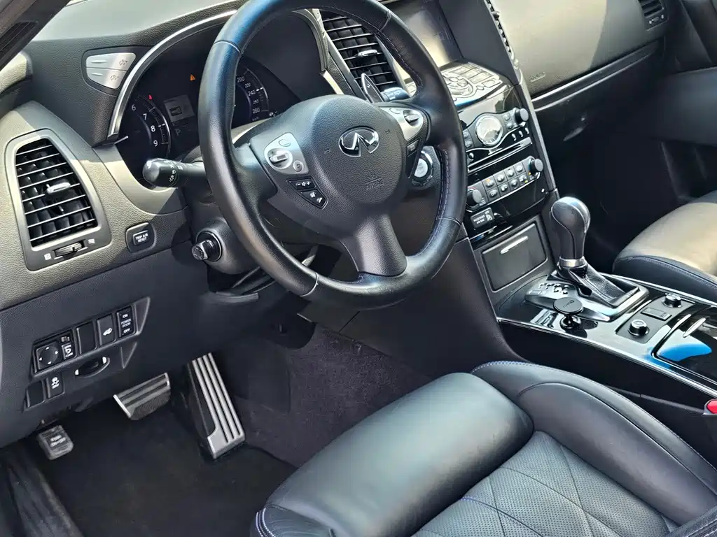 Infiniti QX70 — миниатюра 4