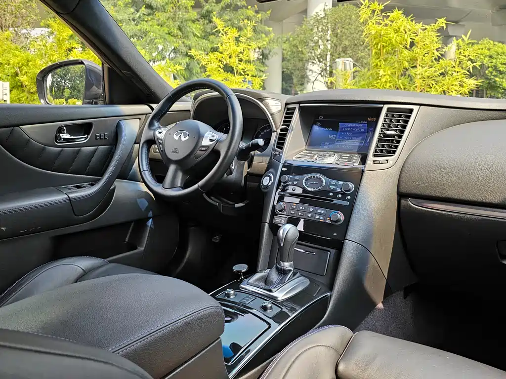 Infiniti QX70 — миниатюра 7