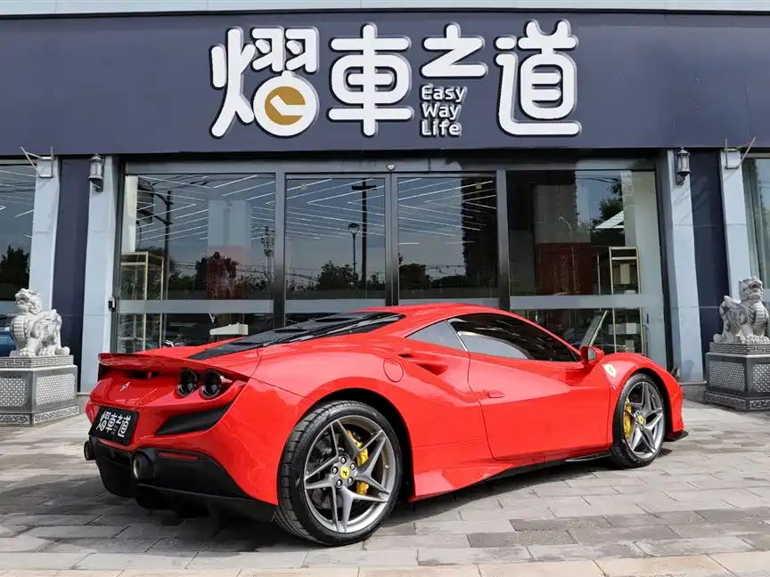 FERRARI F8