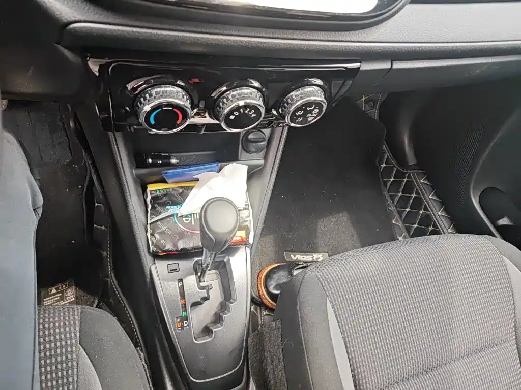 Toyota Vios FS — миниатюра 10