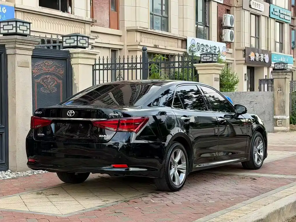 Toyota Crown 2015 2.0T Fashion