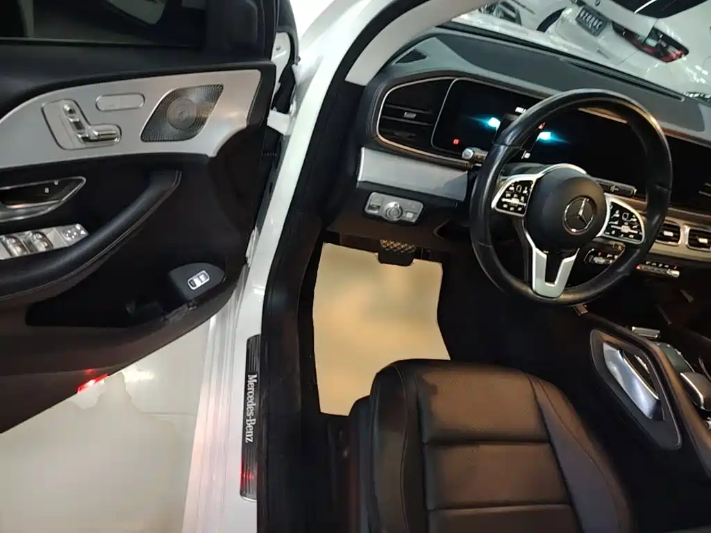 Mercedes-Benz GLE (Import) — миниатюра 16
