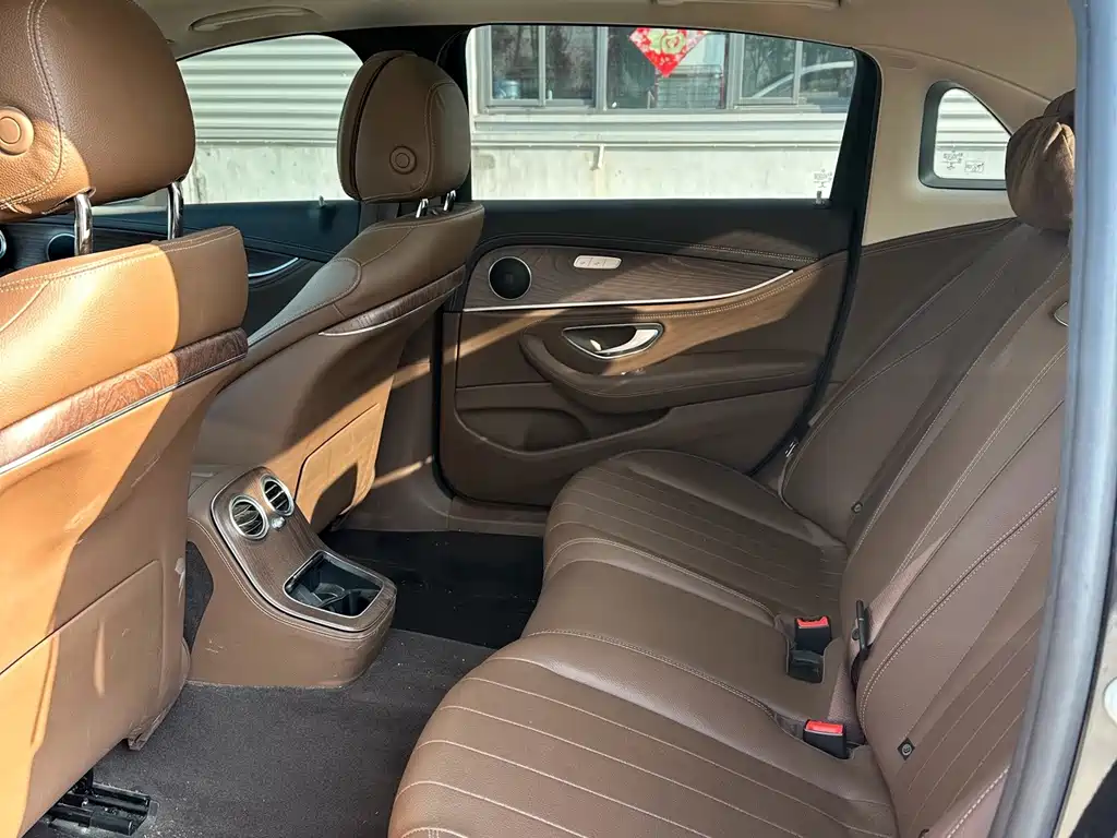Mercedes-Benz E-Class — миниатюра 5