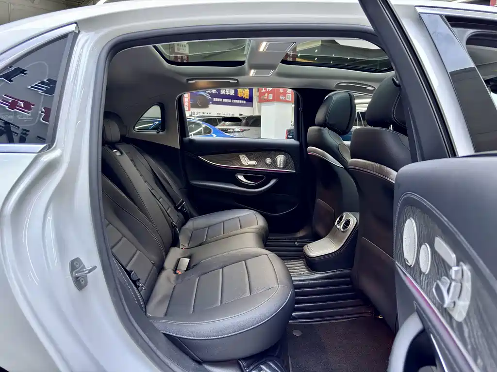 Mercedes-Benz E-Class — миниатюра 6