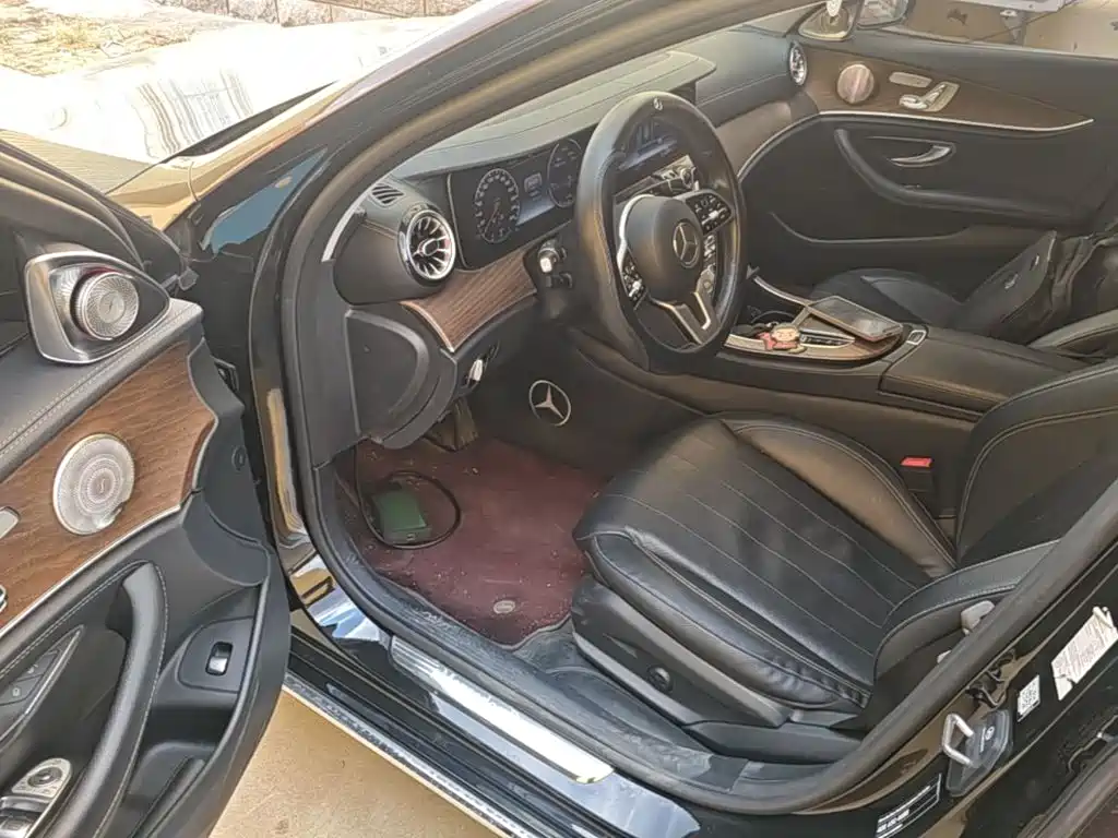 Mercedes-Benz E-Class — миниатюра 16