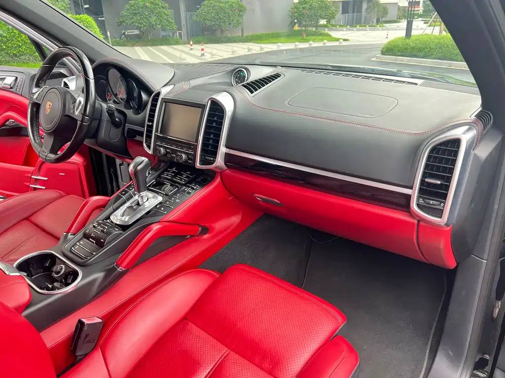 Porsche Cayenne — миниатюра 18