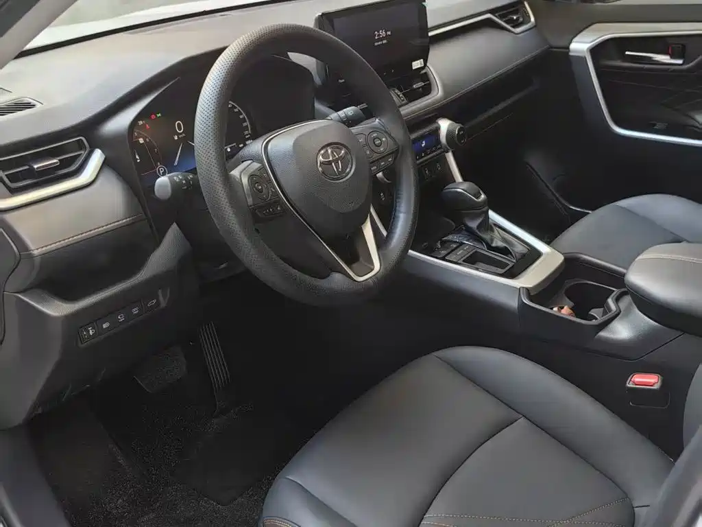 Toyota RAV4 — миниатюра 19