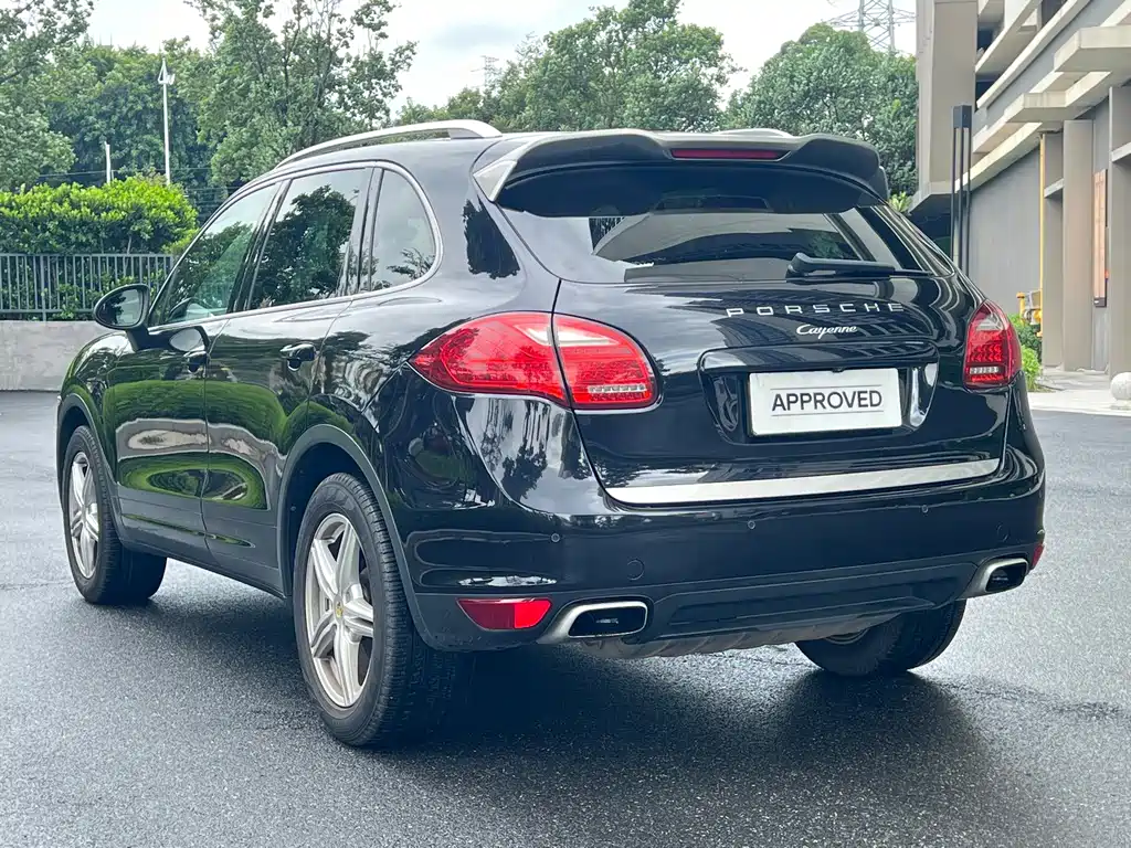 Porsche Cayenne — миниатюра 6