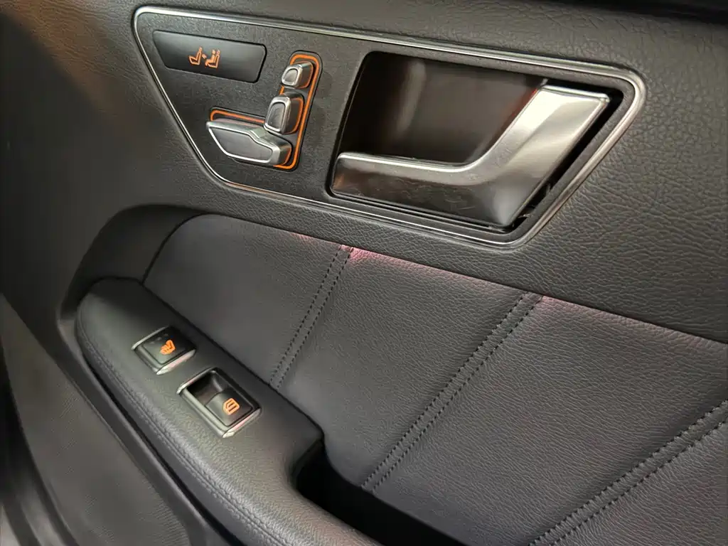 Mercedes-Benz E-Class — миниатюра 12