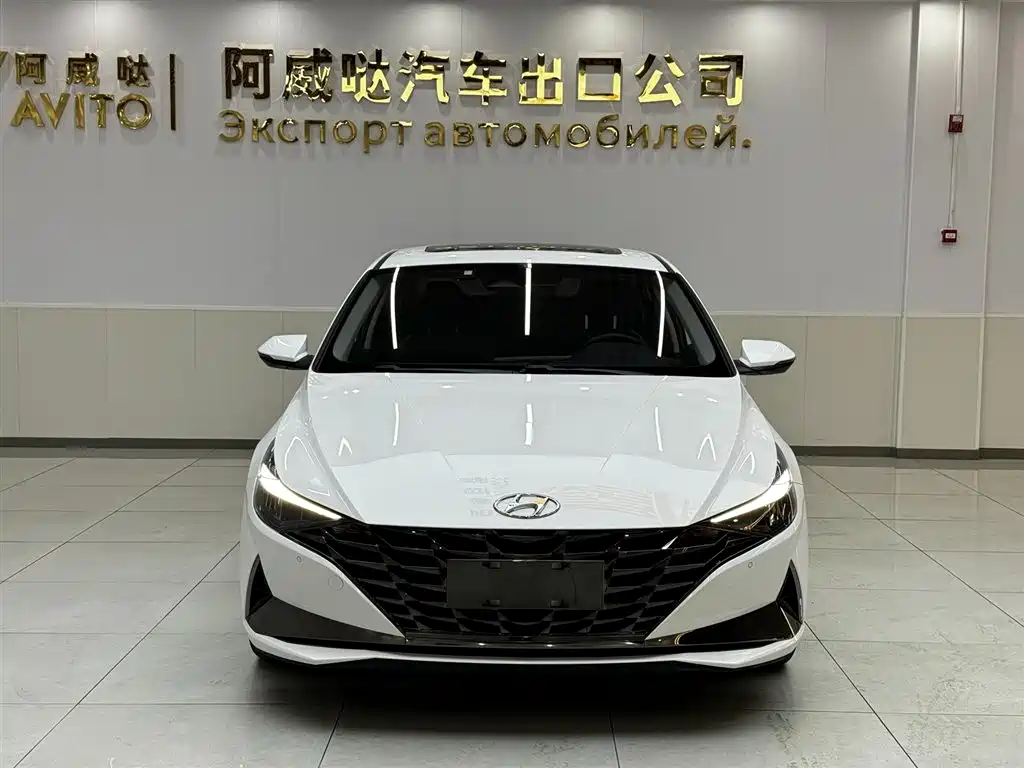 HYUNDAI ELANTRA