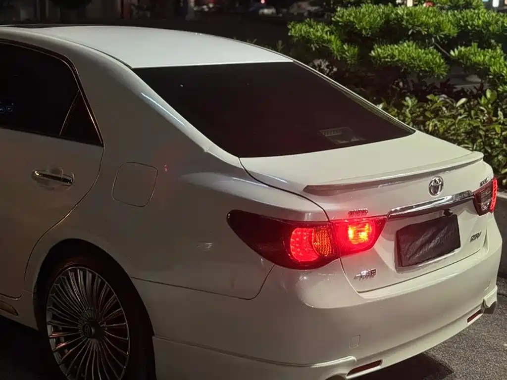 Toyota Reiz — миниатюра 8