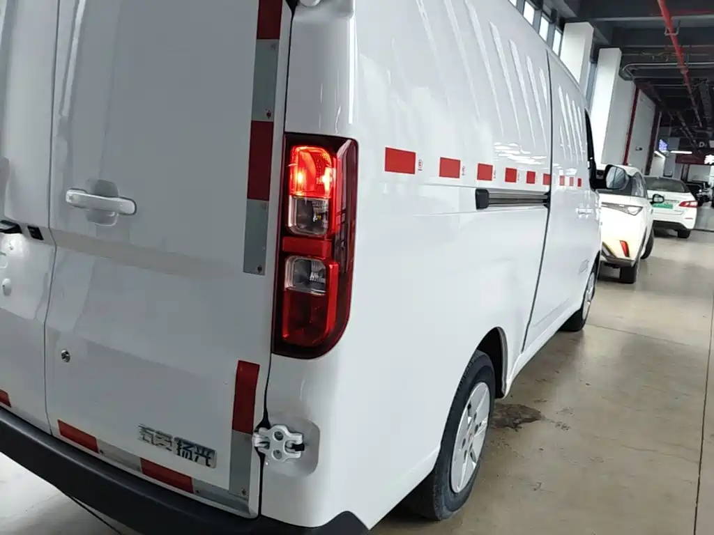 Wuling Yangguang — миниатюра 8