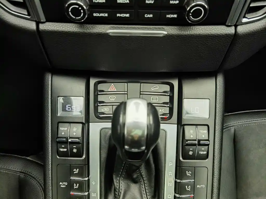 Porsche Macan — миниатюра 12