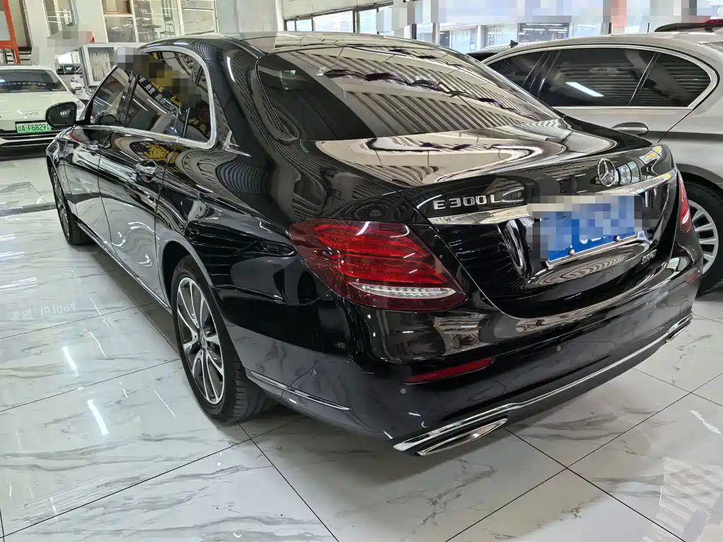 Mercedes-Benz E-Class — миниатюра 3