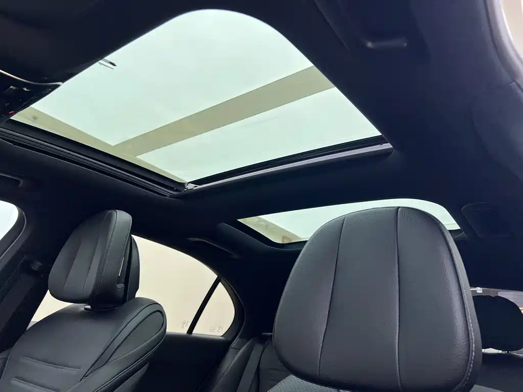 Mercedes-Benz C-Class — миниатюра 13