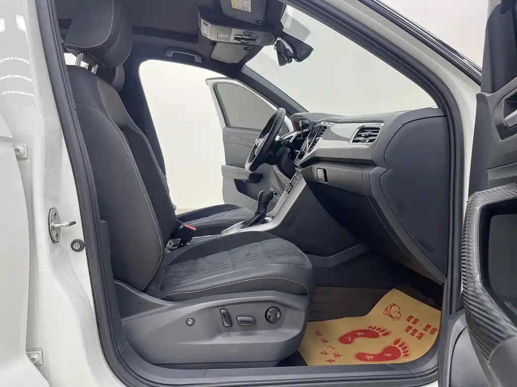 VOLKSWAGEN T ROC EXPLORING SONGS