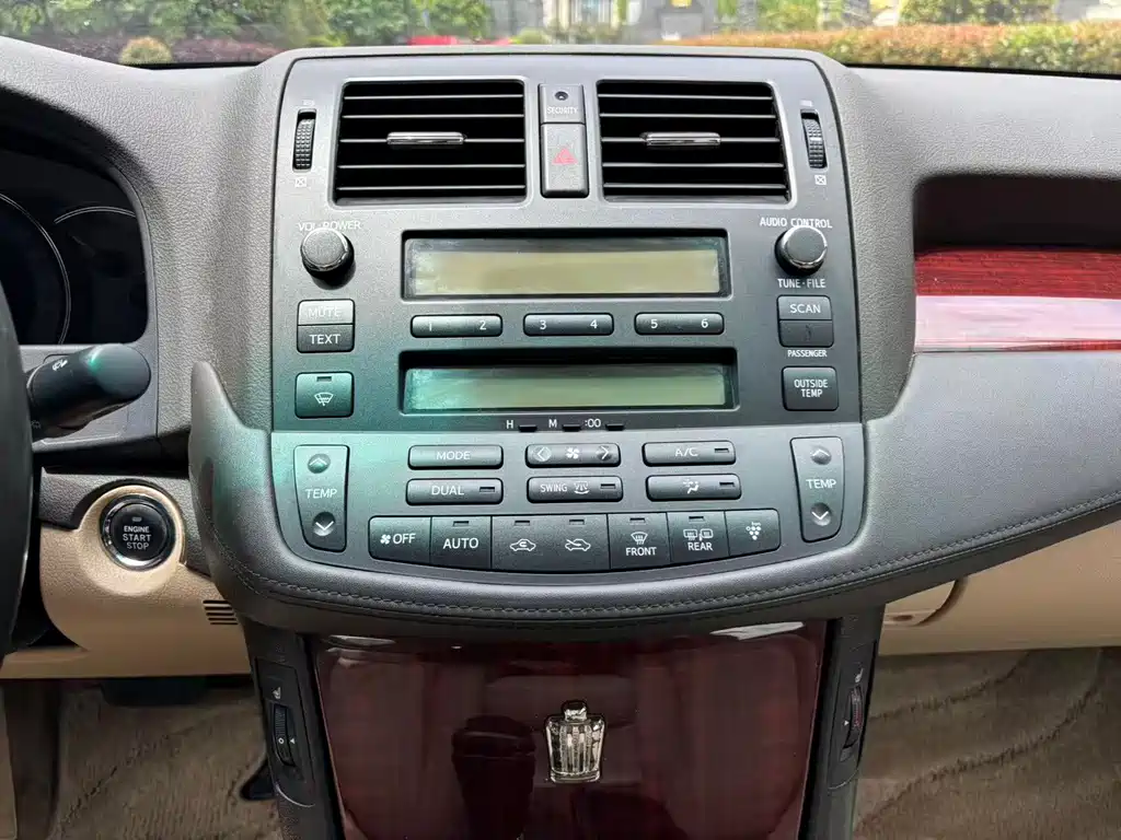 Toyota Crown — миниатюра 10