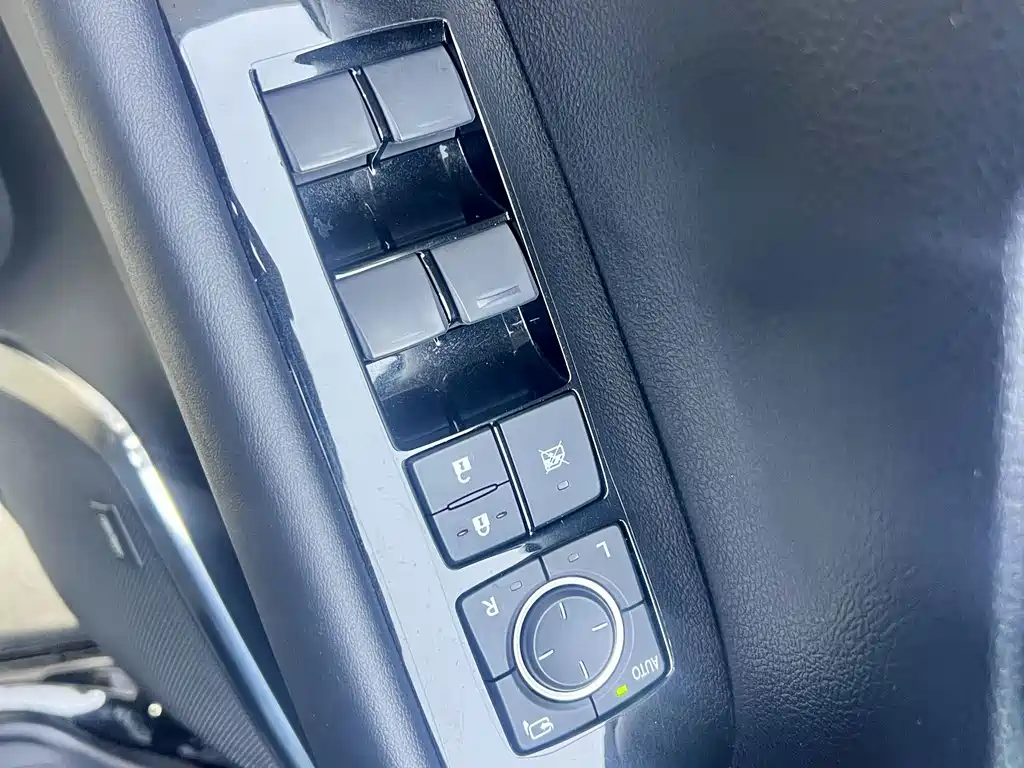 Lexus LM — миниатюра 18