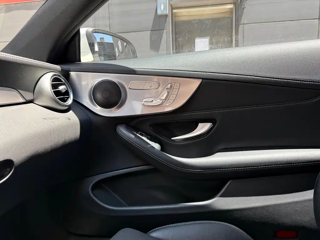 Mercedes-Benz C-Class (Import) — миниатюра 28