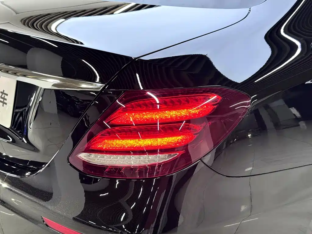 Mercedes-Benz E-Class — миниатюра 7