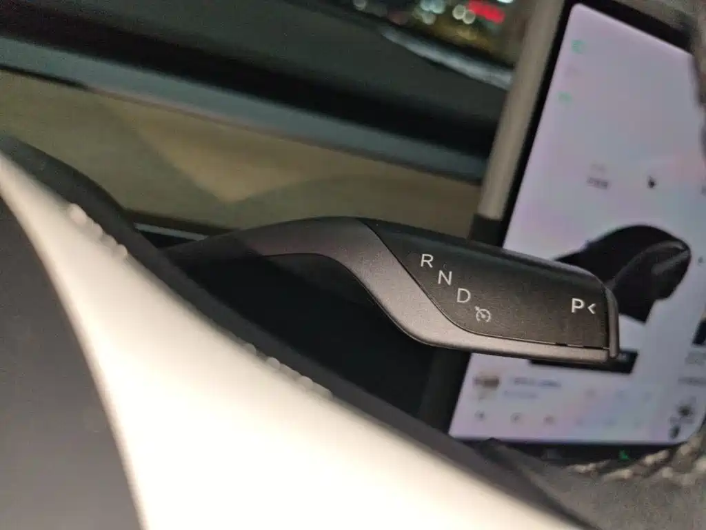 Tesla Model 3 — миниатюра 14
