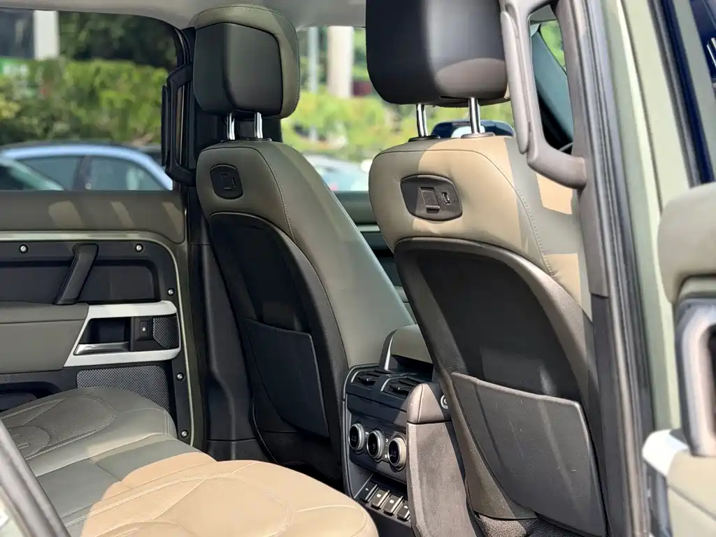 Land Rover Defender — миниатюра 17