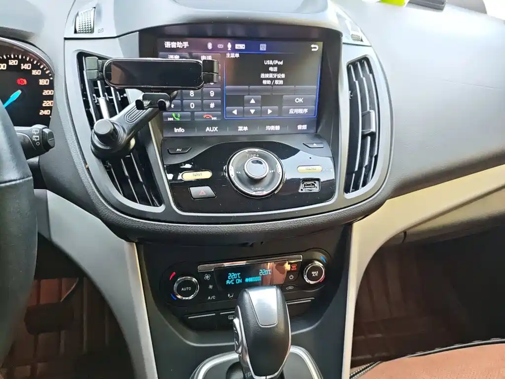 Ford Kuga — миниатюра 16