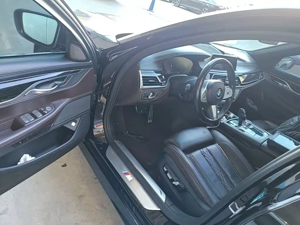 BMW 7 Series — миниатюра 16