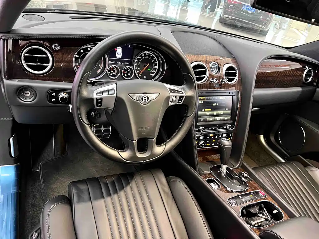 Bentley Flying Spur — миниатюра 5