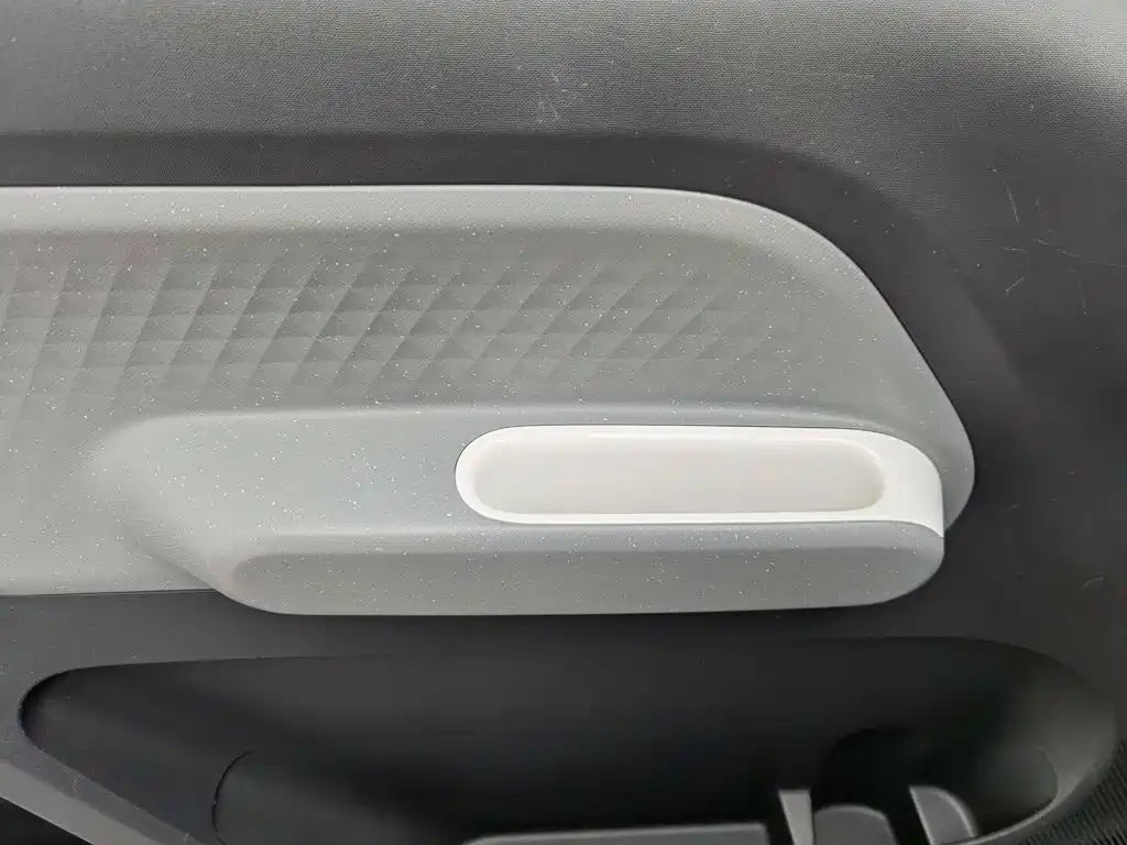 Wuling MINIEV — миниатюра 9