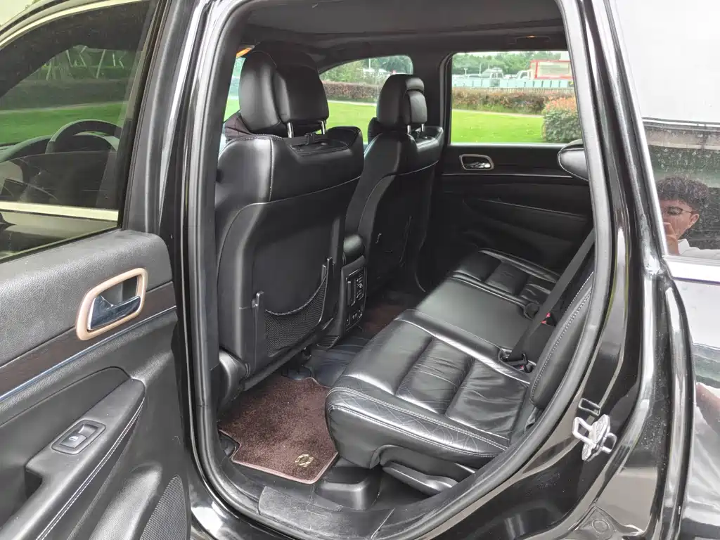 Jeep Grand Cherokee (Import) — миниатюра 6