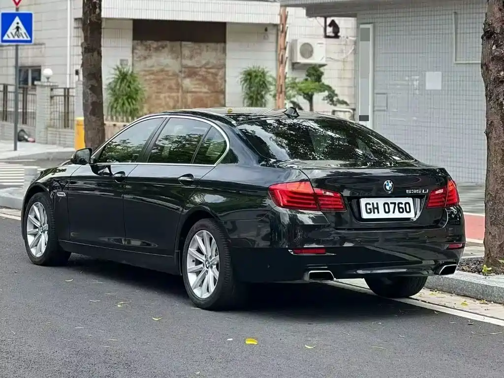 BMW 5 Series — миниатюра 2