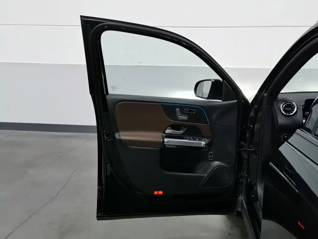Mercedes-Benz GLB — миниатюра 8