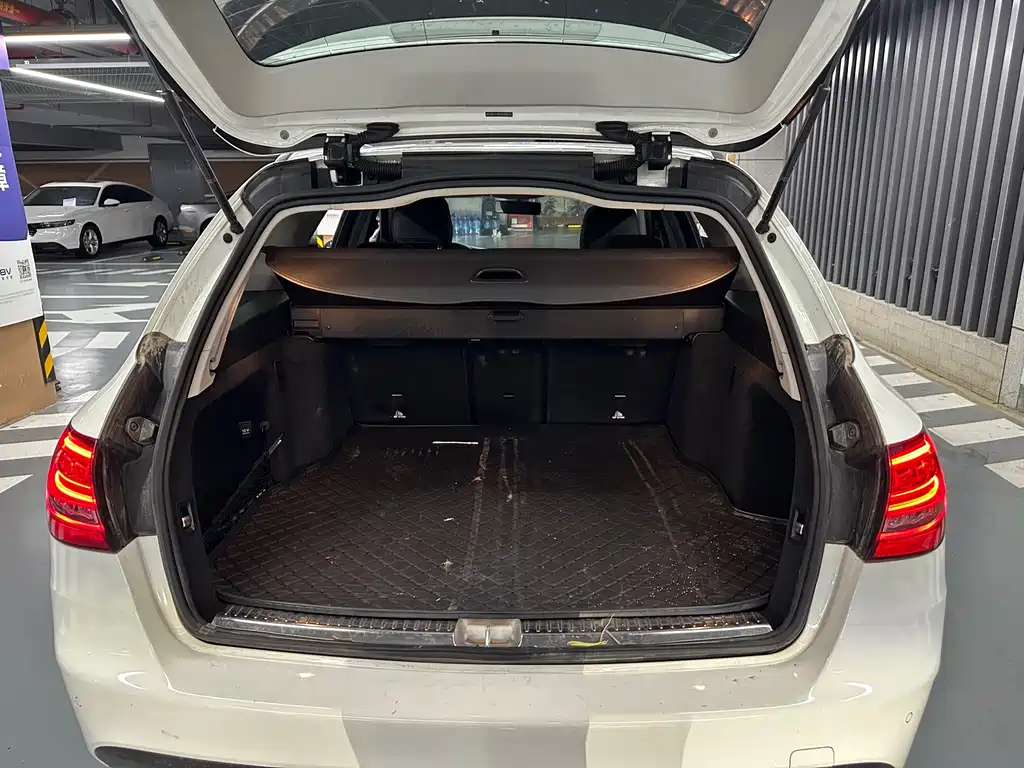 Mercedes-Benz C-Class (Import) — миниатюра 14